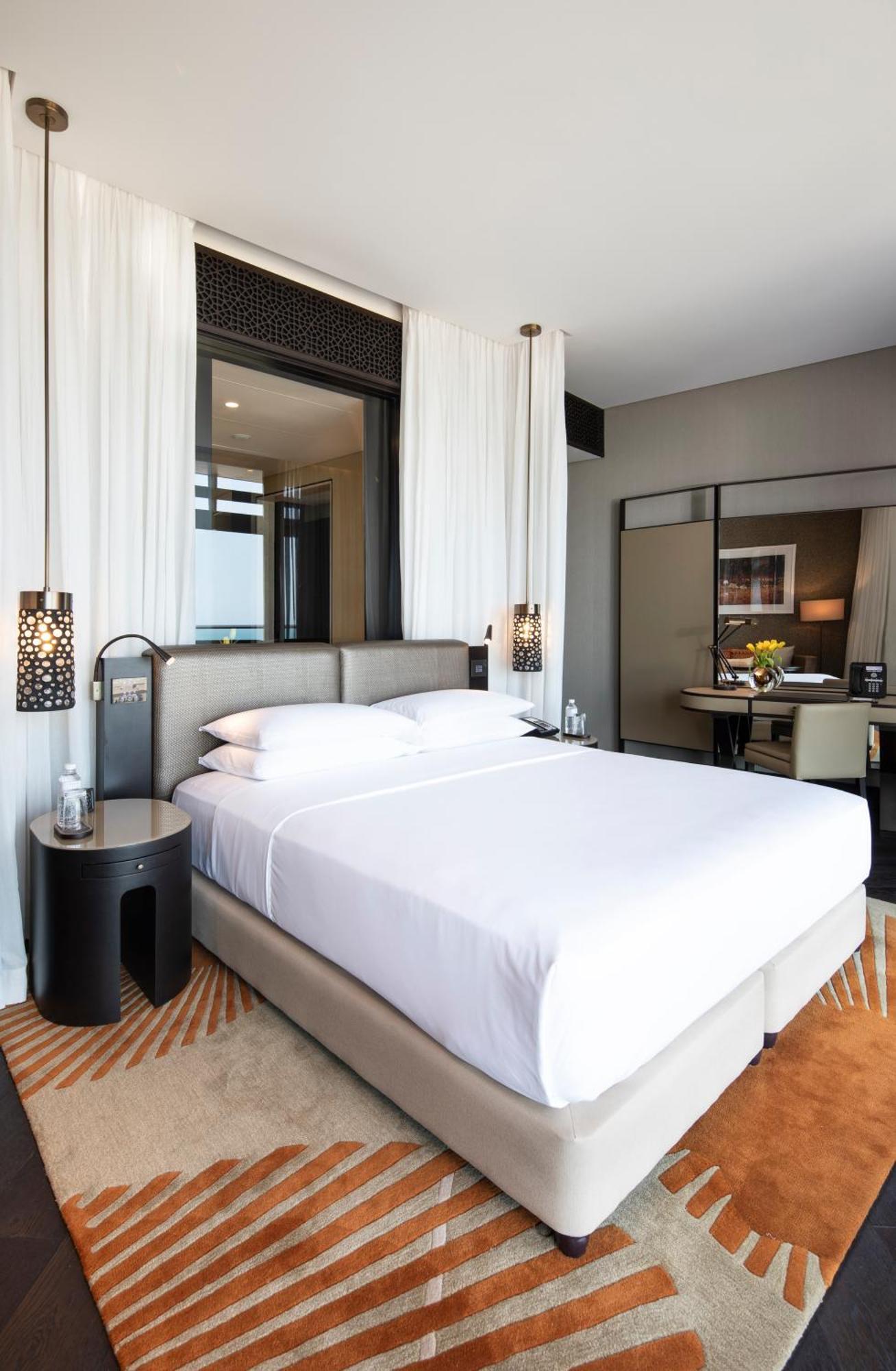 Zimmer mit Kingsize-Bett, Balkon und Aussicht – Clubzugang