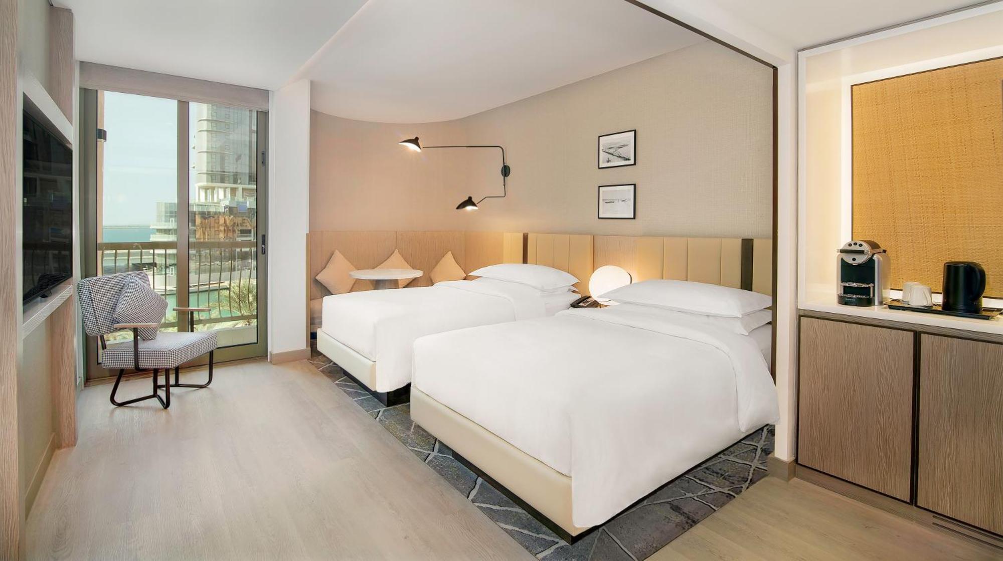 Club Room Twin Resort View with Club Lounge Access