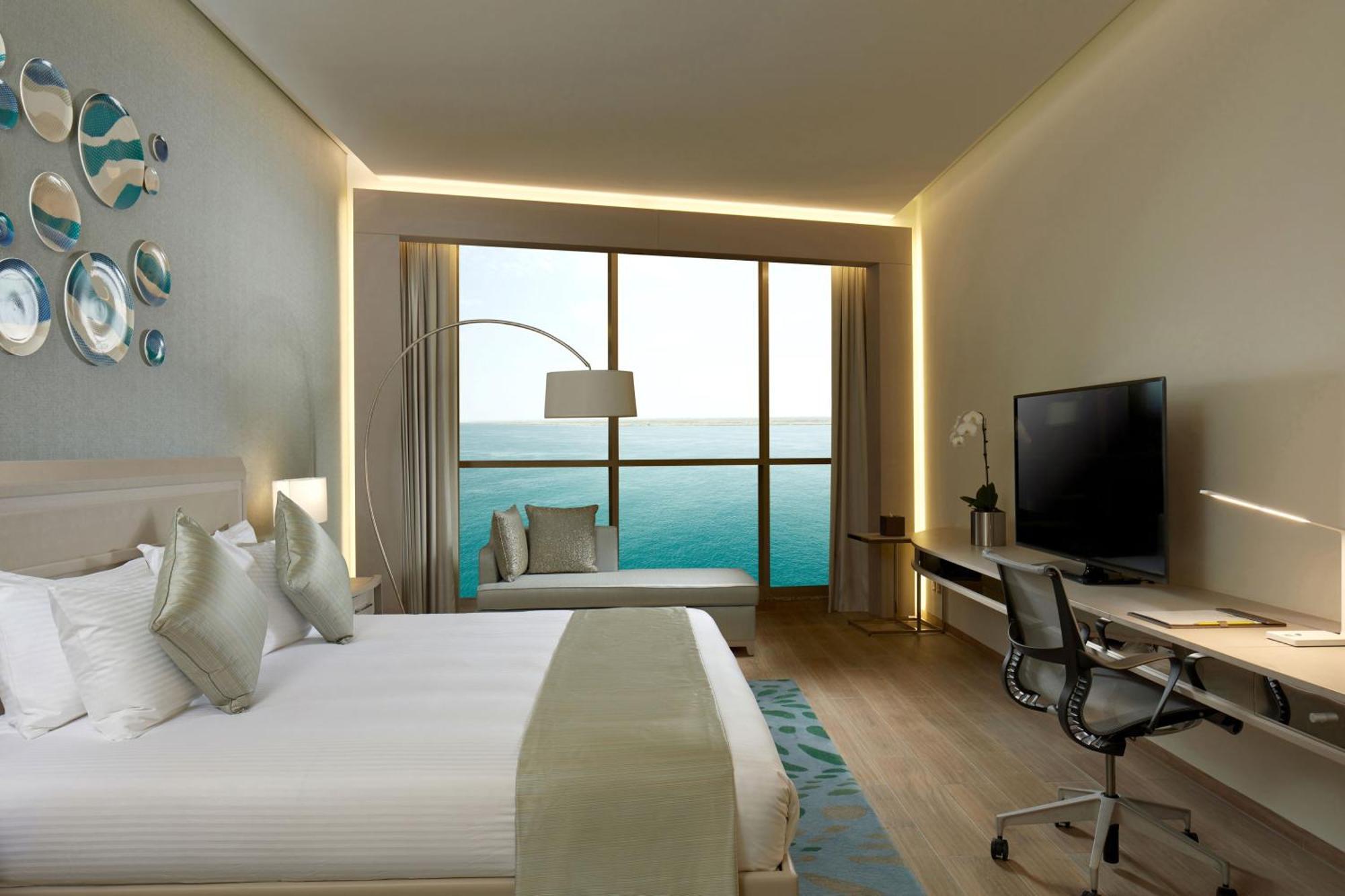 Premium Zimmer mit Kingsize-Bett und Meerblick