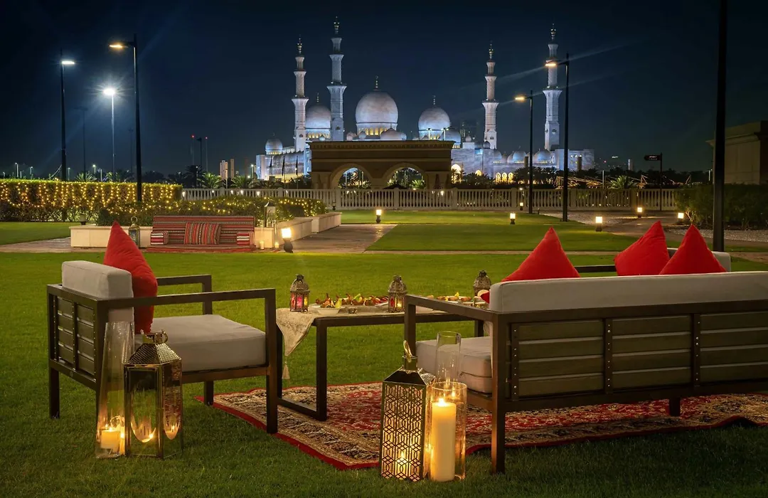 The Ritz-Carlton Abu Dhabi, Grand Canal-1