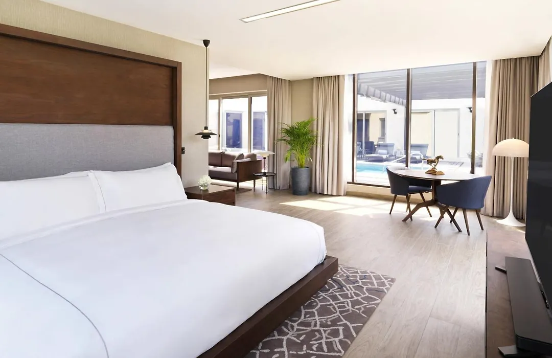 The Ritz-Carlton Abu Dhabi, Grand Canal-1