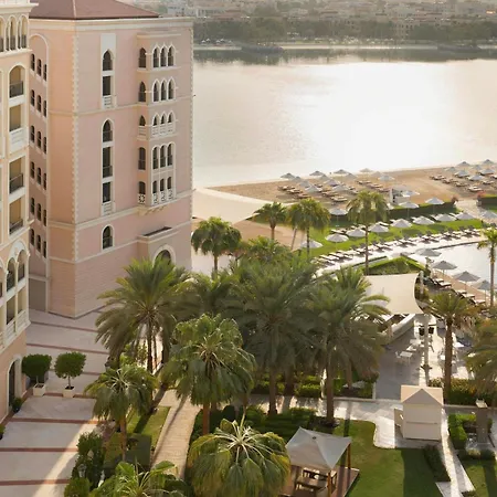 The Ritz-Carlton Abu Dhabi, Grand Canal-3