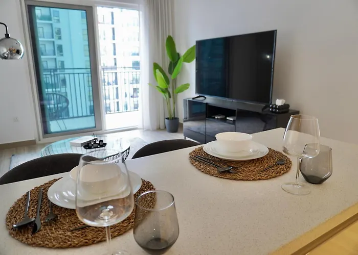 Modern 1Br Yas Island Pool, Gym, Parking