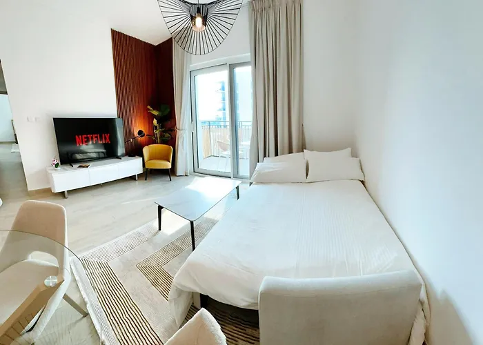 Guest Favorite! 2Br, 4Beds - Yas Island, In Front Of Sea World