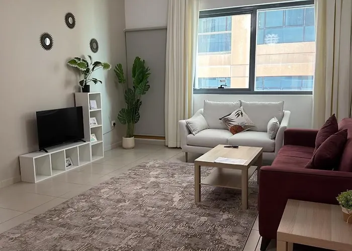 Spacious 3 Bedroom Apartm Beach Front