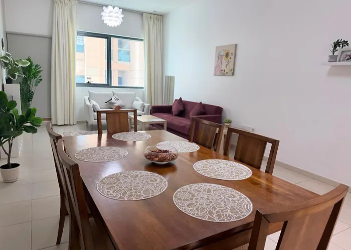 Spacious 3 Bedroom Apartm Beach Front